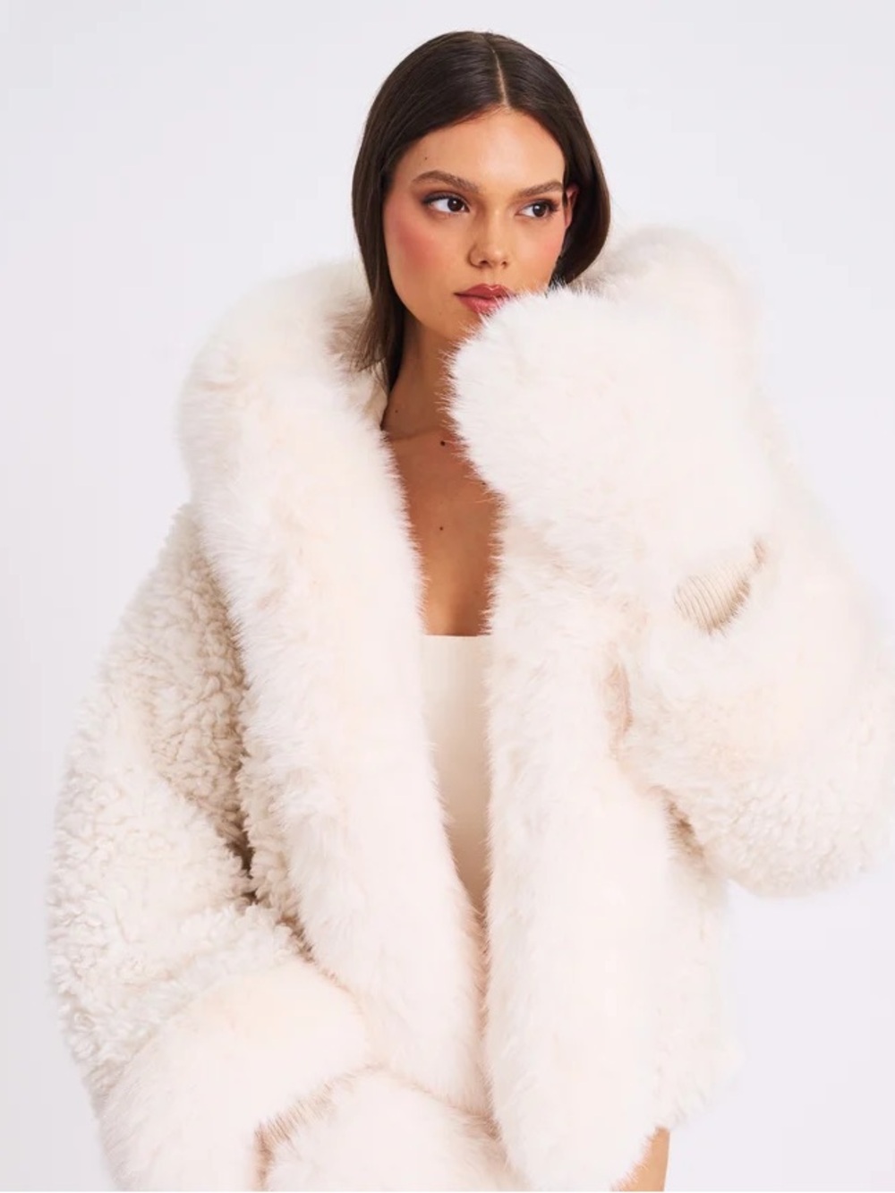 Luxe white faux fur coat Miss Circle